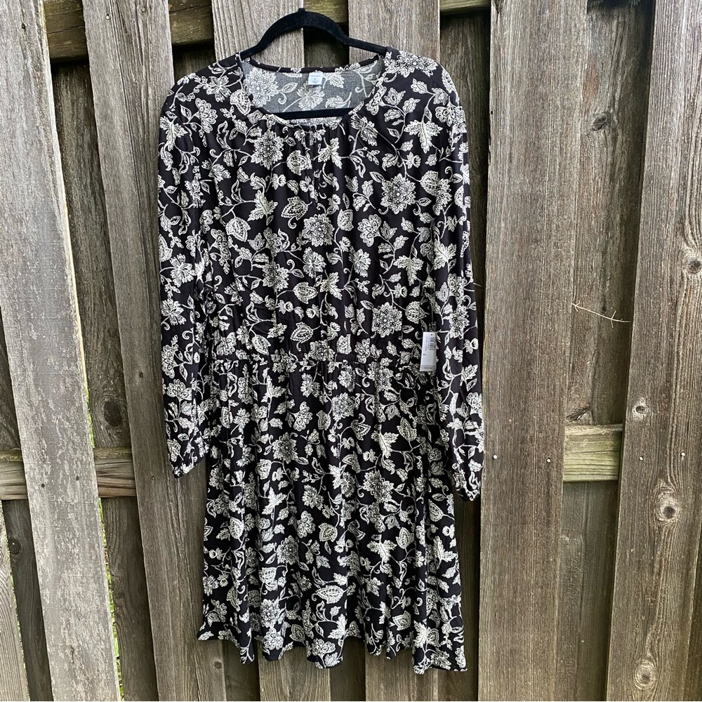 NWT Old Navy Long Sleeve Black and White Dress